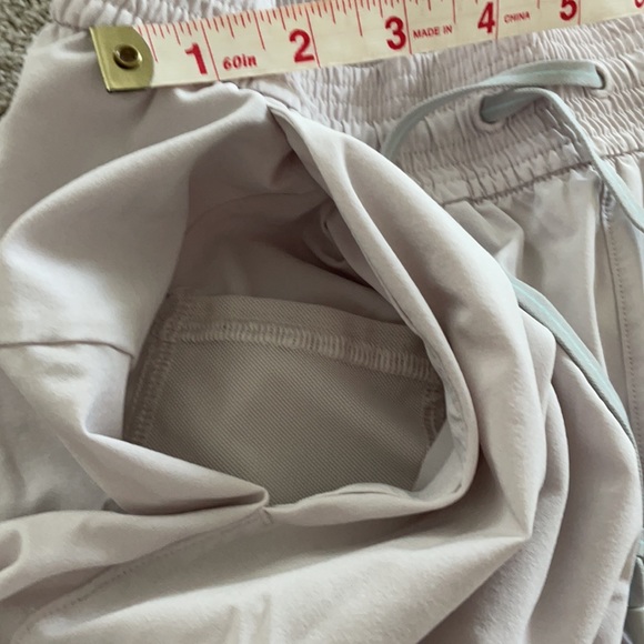 Lululemon shorts 4 spring breaker - Picture 7 of 9